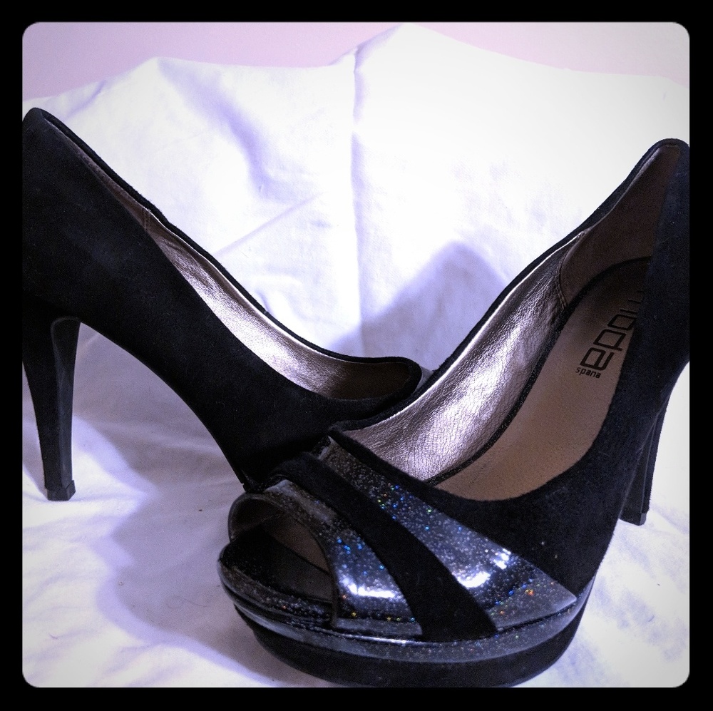Peep toe heels by Moda size 8